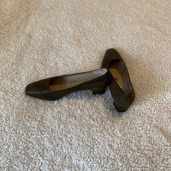 Salvatore Ferragamo Vintage Olive Green Pumps size 6 1/2 - Picture 8 of 8